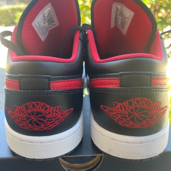 Air Jordan 1 Low - Picture 4 of 8